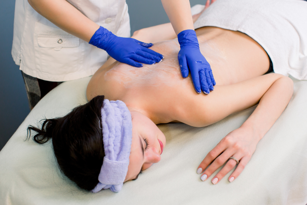 beauty-treatment-young-brunette-getting-back-mass-2024-12-13-08-36-39-utc